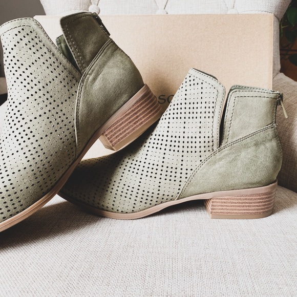 Francesca's Collections Shoes - Ankle Booties